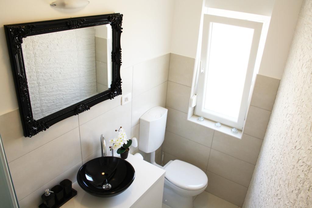 Apartment One Vision Split Rum bild