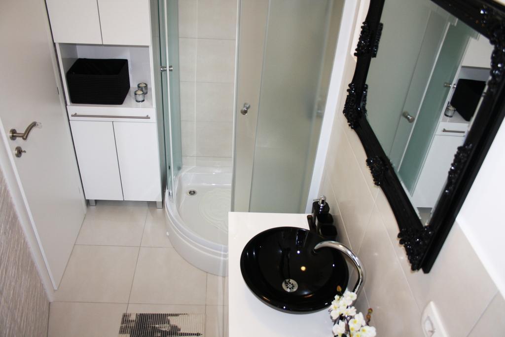 Apartment One Vision Split Rum bild