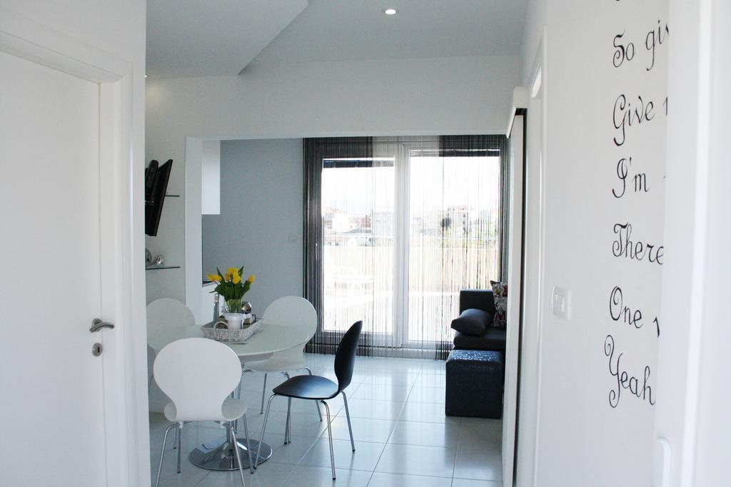 Apartment One Vision Split Rum bild